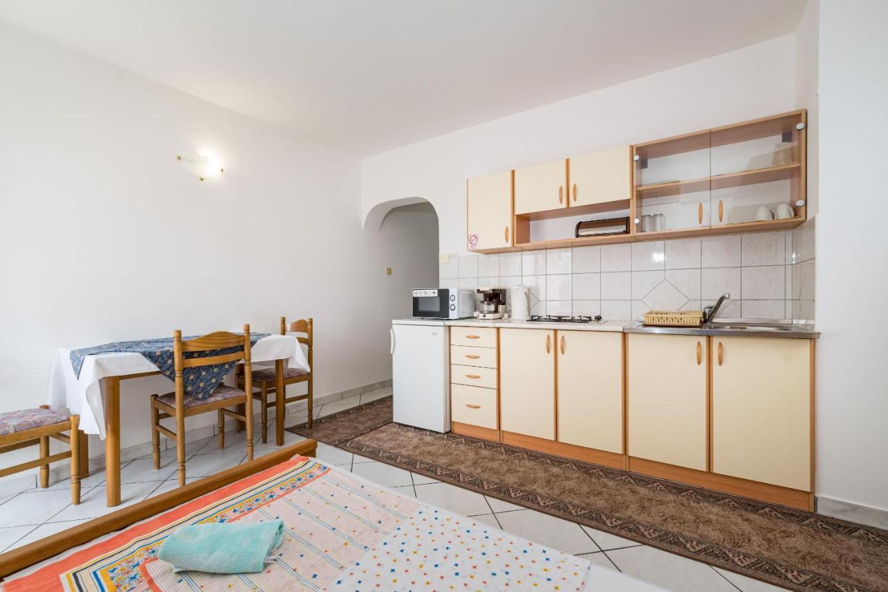 Nice Apartment Silvia Novalja Εξωτερικό φωτογραφία