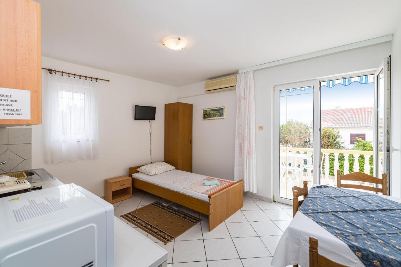 Nice Apartment Silvia Novalja Εξωτερικό φωτογραφία
